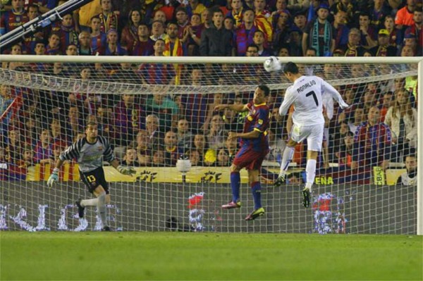 IMAGENES IMBORRABLES DEL CLÁSICO BARCELONA-REAL MADRID