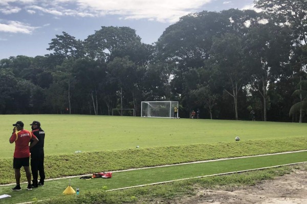 ¡Una mesa de billar! Es considerada como una de las mejores canchas de grama natural en San Pedro Sula