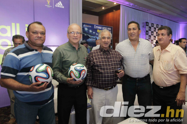 Diunsa presentó el balón oficial del Mundial Brasil 2014.