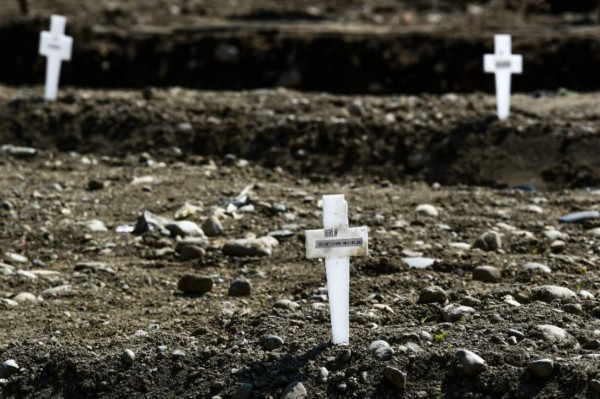 Así es el Campo 87: El cementerio donde entierran a las víctimas del coronavirus que nadie reclama