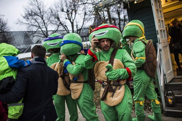 Jugadores del Leicester City se disfrazaron para celebrar su liderato