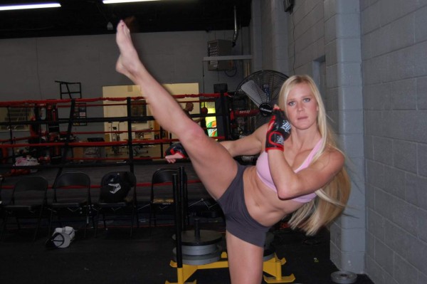 Divina y sexy, así es Holly Holm, la nueva reina de las artes marciales mixtas