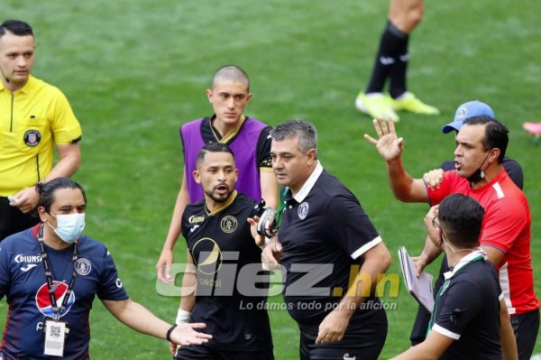 ¡Zafarrancho en el Motagua-Olimpia! Troglio y Diego Vázquez enloquecen; la agresión del Chino López