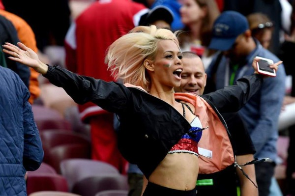 NO SE VIO EN TV: Encapuchados, la mexicana y la hermosa rusa en el primer partido del Mundial 2018