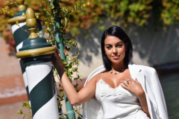 Georgina Rodríguez, invitada de lujo en el festival de cine de Venecia y deslumbra con dos 'looks'