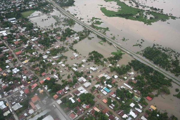 El Valle de Sula en Honduras, bajo el agua por Iota: Las apocalípticas fotografías aéreas