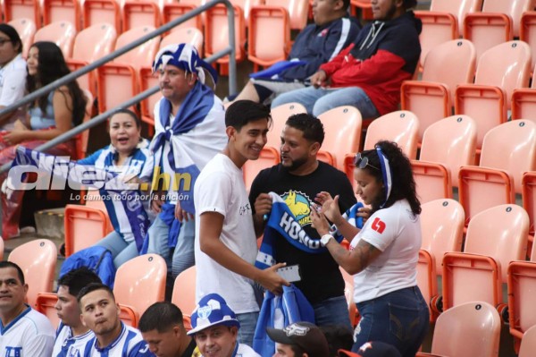 Hondureños ponen el ambiente en el BBVA Stadium de Houston: Bellezas y orgullosos de la H