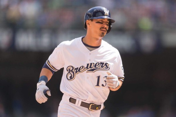 Los exorbitantes salarios de los compañeros de Mauricio Dubón en los Cerveceros de Milwaukee