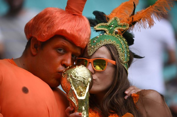 La imágenes del Ambiente de carnaval en Arena Fonte Nova previo al duelo Costa Rica-Holanda
