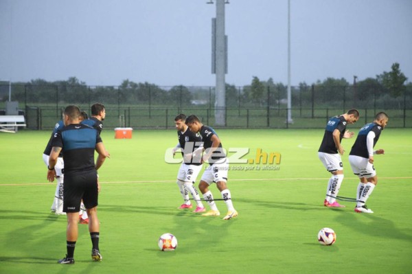 Fotos: Afición del Real España pone el ambiente y color en el amistoso con Querétaro en Houston