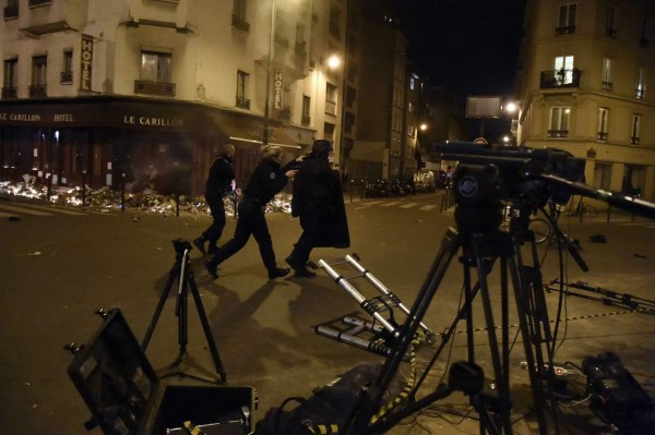 FOTOS: Falsa alarma provoca una estampida de pánico en París