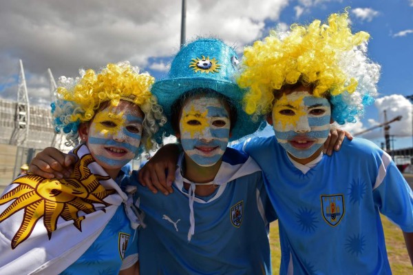 El color de aficionados de Costa Rica y Uruguay