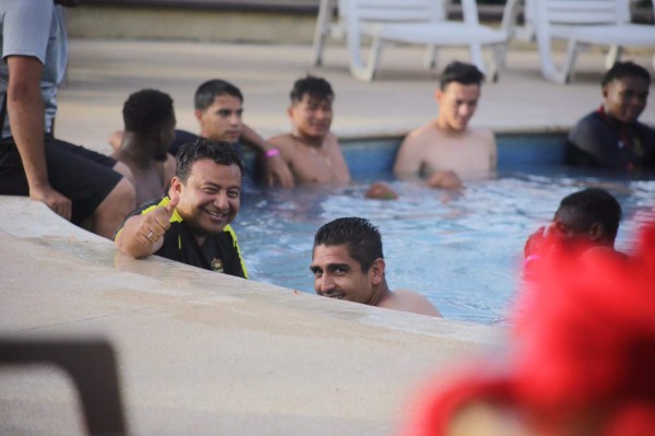 ¡Troleados y relajados! Así es la pretemporada de Real España en Tela