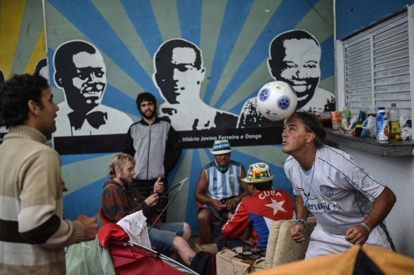 Alemanes y argentinos ya viven su fiesta previo a la final del Mundial.