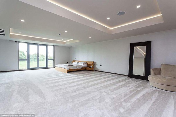 ¡Increíble! El perro de 20 mil dólares que compró Sterling para cuidar su mansión