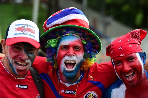 La imágenes del Ambiente de carnaval en Arena Fonte Nova previo al duelo Costa Rica-Holanda