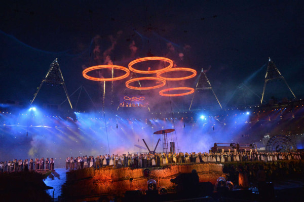 Gran ambiente inauguración de los Juegos Londres 2012.