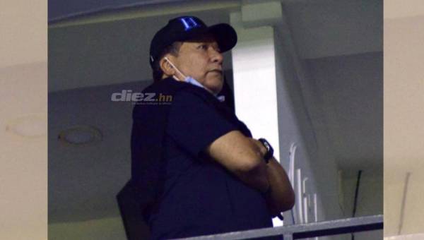 El ‘Bolillo’ Gómez miró el partido entre Motagua y Marathón desde el estadio Nacional.