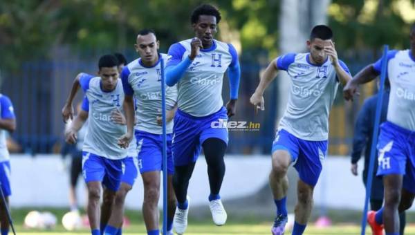 Bryan Róchez a todo pulmón en el entrenamiento de la Selección de Honduras. Fotos: Edwin Romero