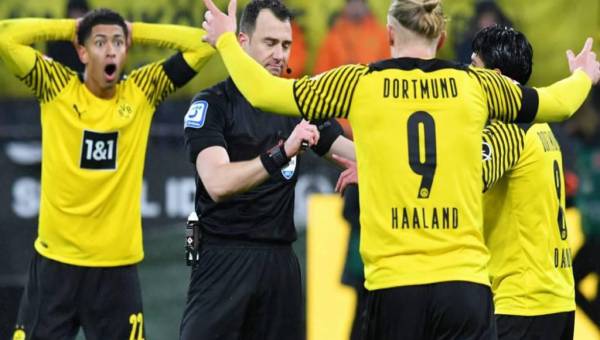 Jude Bellingham arremetió contra el árbitro Felix Zwayer tras el Bayern-Dortmund por su historial de amaños en Alemania.