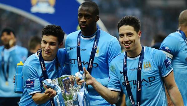 Samir Nasri (derecha) junto a Yaya Toureé (centro) y Jesús Navas (izquierda) en el Manchester City.