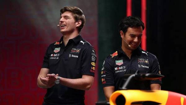 Max Verstappen junto a Sergio Pérez