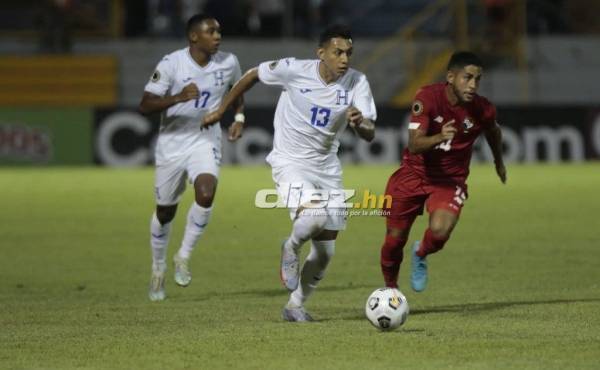 La Sub-20 de Honduras intenta reaccionar y empatar el juego ante Panamá. Foto: Neptalí Romero