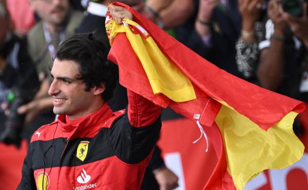 Con 27 años, Carlos Sainz se convierte en el segundo español en conquistar un Gran Premio de la Fórmula 1.