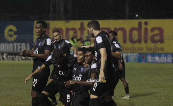 Honduras Progreso tenía la ventaja de 2-0, pero no pudo sostenerla en el segundo tiempo y se dejó alcanzar por el Olancho FC. FOTO: Neptali Romero.