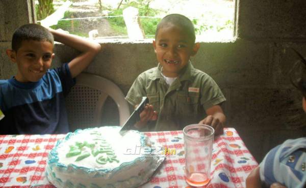 Desde pequeño Marco fue un niño muy alegre, aquí en uno de sus cumpleaños. Una imagen compartida por su familia que lo ama mucho. FOTO: Neptalí Romero.