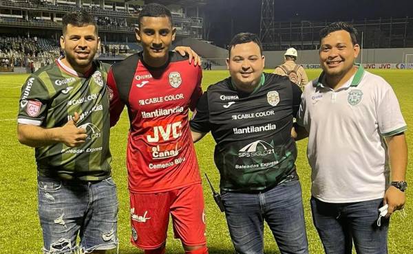 Alejandro Espinoza junto a Jonathan y Nelson Amaya son amigos cercanos de Ortiz que lo han apoyado en su estadía en San Pedro Sula.