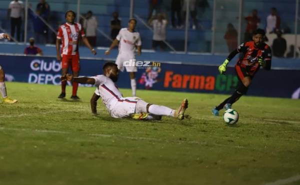 Así fue el estirón de Jorge Benguché para anotar el segundo gol del Olimpia en Tegucigalpa.