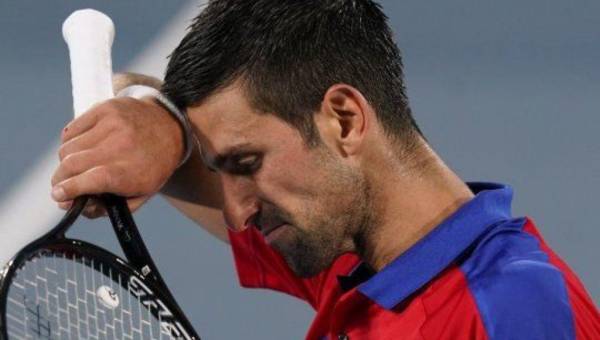 Djokovic aún sigue en Australia con la esperanza de poder jugar el Grand Slam.