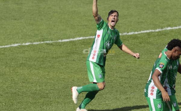 Álvaro Klusener anotó cuatro goles en los primeros 30 minutos del segundo tiempo. FOTOS: Neptalí Romero