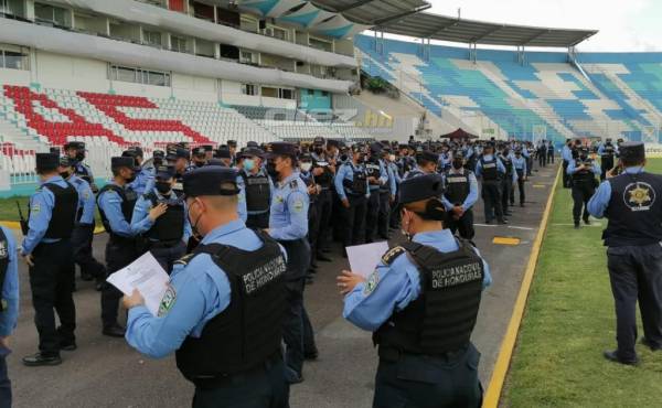 Cientos de agentes policiales resguardan al complejo capitalino para brindar seguridad a los aficionados.