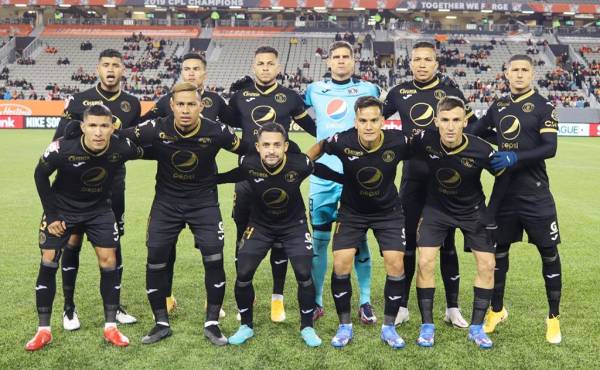 Kevin López (primero agachado) junto a sus compañeros del Motagua que fueron titulares en la ida de las semifinales de la Concacaf League ante el Forge FC.