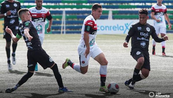 Sin Roger Rojas, Sporting venció al Alajuelense de Alex López y saltó al primer lugar del Clausura en Costa Rica.