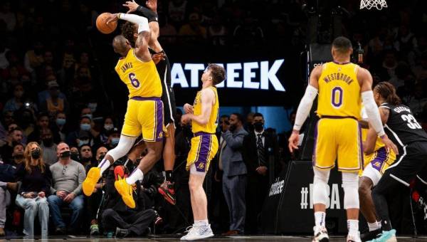 Los Lakers ganaron ante los Brooklyn Nets en el regreso de Anthony Davis.