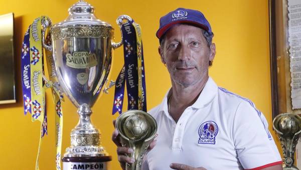 El entrenador del Olimpia, el argentino Pedro Troglio, está camino a la conquista de su cuarto título consecutivo durante su gestión en el fútbol hondureño.