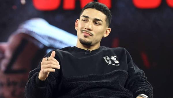 OFICIAL: El boxeador de sangre hondureña, Teófimo López, sube de categoría y tiene a dos rivales definidos para el 2022