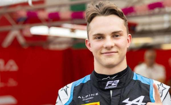 Oscar Piastri, campeón de Fórmula 2, había sido anunciado como piloto de Alpine para 2023 y el corredor lo desmintió en sus redes sociales.
