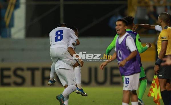 Así celebró Aceituno su gol ante Panamá en el estadio Morazán. Foto: Yoseph Amaya.