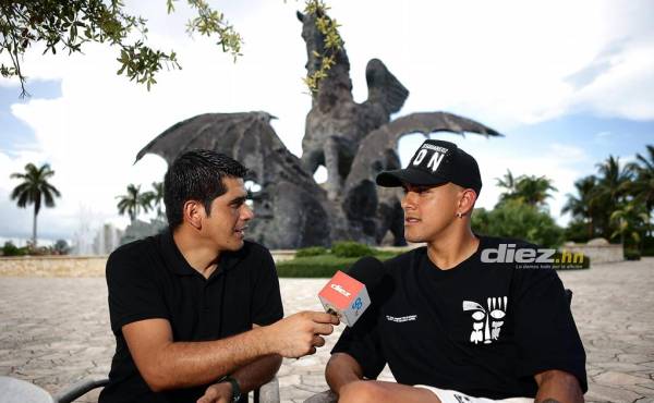 Luis Palma en plena entrevista con el periodista de DIEZ, Carlos Castellanos.