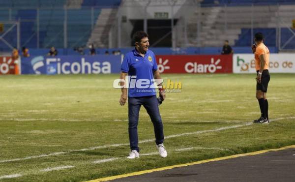 En el complemento el entrenador argentino salió expulsado por reclamarle asistente número uno, Christian Ramírez.
