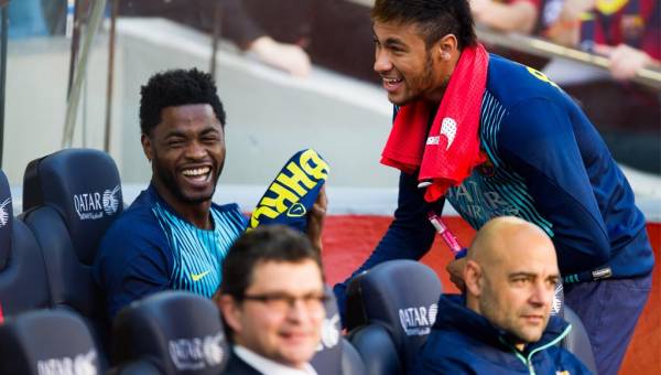 Alexandre Song fue un suplente fijo durante su etapa por el Barcelona. En la imagen ríe junto a Neymar.