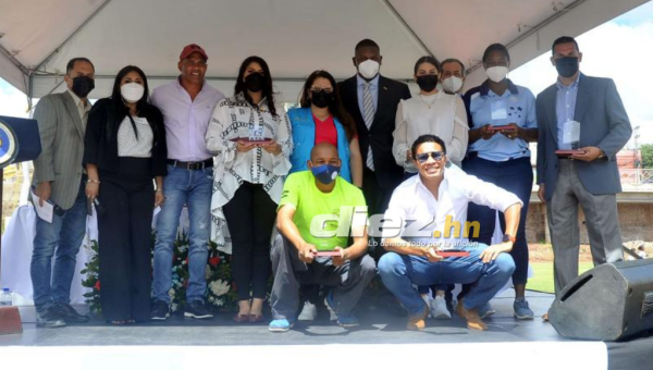 Los deportistas hondureños que se hicieron presente recibieron su reconocimiento de parte de las autoridades. Fotos: Marvin Salgado.