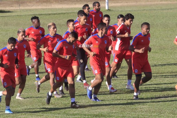 Pasillo, ausencias y aficionados en el primer entrenamiento del Olimpia del 2020