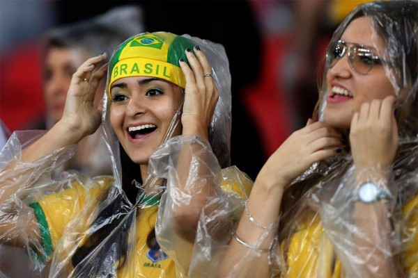 Ambiente del Brasil-Honduras en el estadio Beira-Rio en Porto Alegre