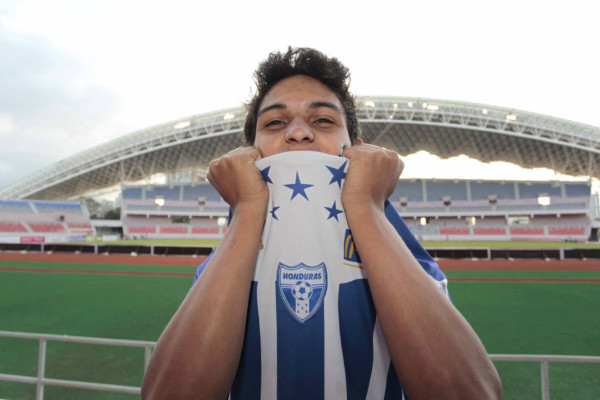 El apoyo de la afición Hondureña ante los Panameños.