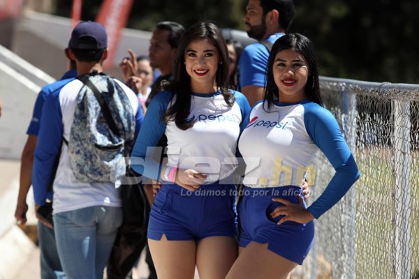 Las linduras que rodean a Ronaldinho en su visita a Tegucigalpa